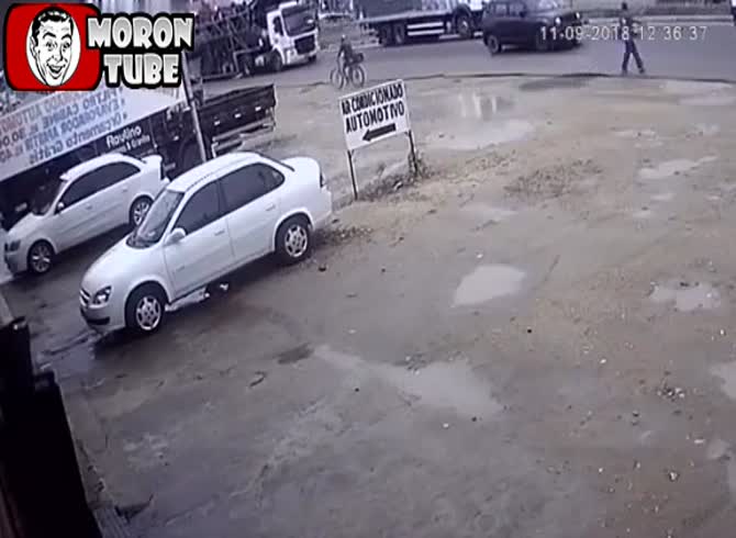 Video :Brazil - a car carrier kills a lady
